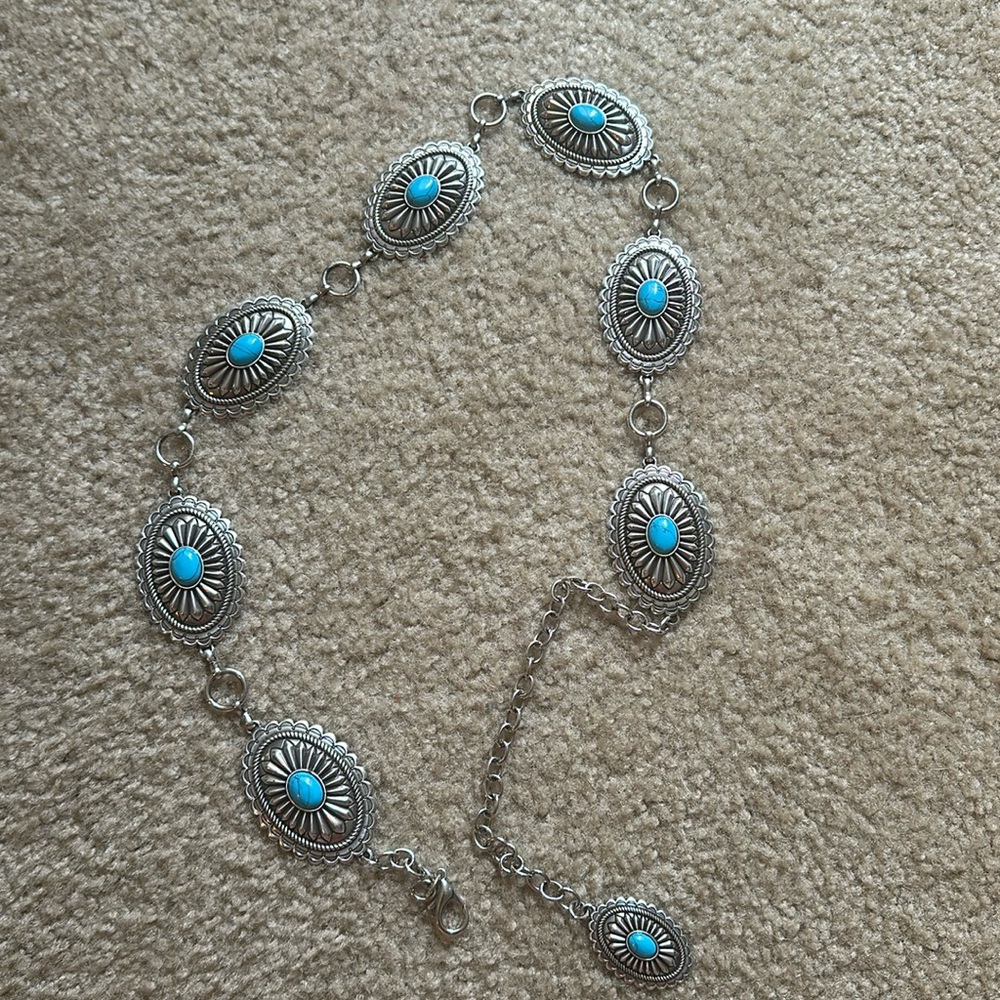 Women’s Ariat oval turquoise concho belt